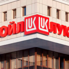 "Лукойл" продаст свои зарубежные активы из-за новых санкций