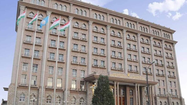 МИД Таджикистана вручил послу РФ ноту из-за "нарушений прав своих граждан"