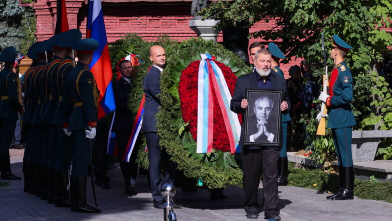 Михаила Горбачёва похоронили на Новодевичьем кладбище в Москве