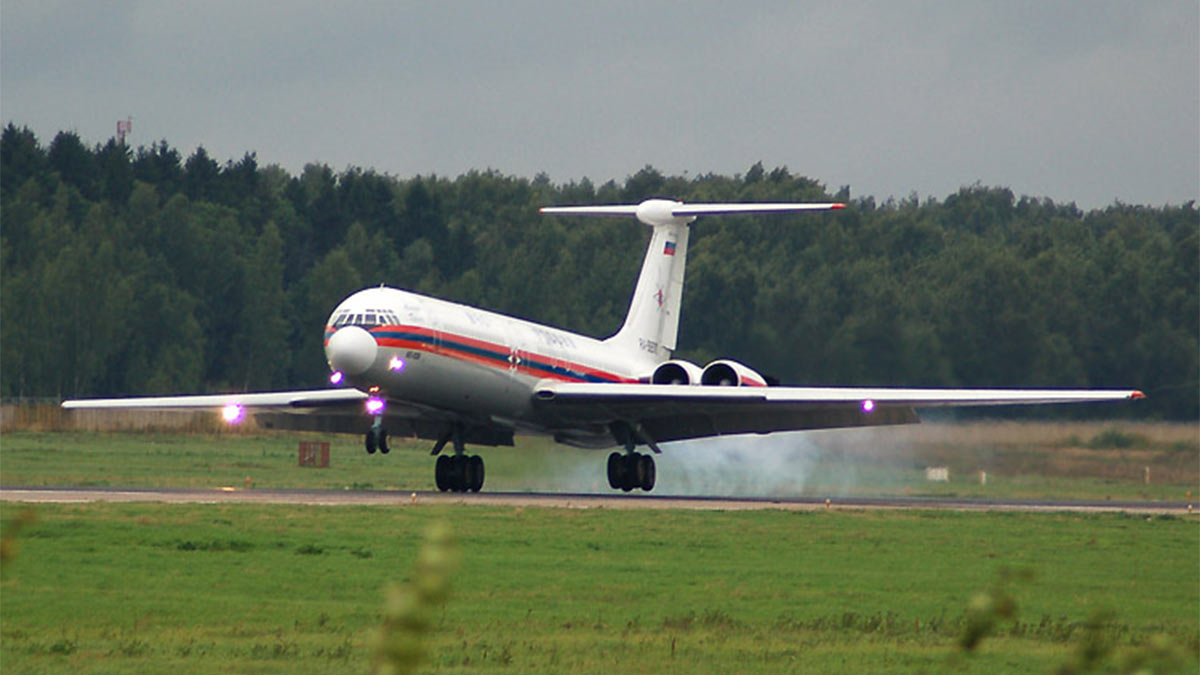 Самолет МЧС с эвакуированными из Газы россиянами направляется в Москву