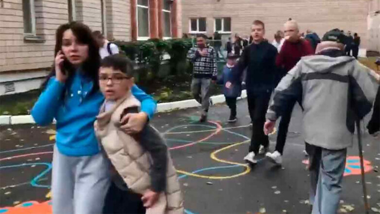 Родным погибших и пострадавшим при стрельбе в школе Ижевска окажут помощь