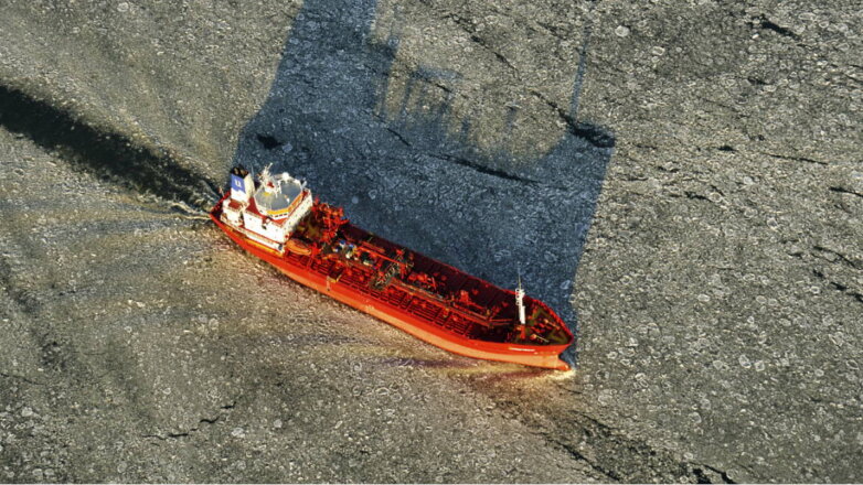 Bloomberg: судовладельцы стали массово закупать танкеры для перевозки нефтепродуктов зимой