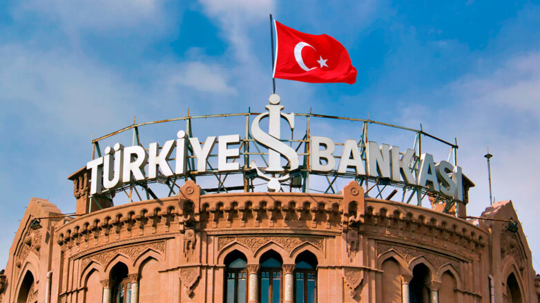 FT: США оказывают давление на турецкие банки, подключившиеся к платежной системе "Мир"