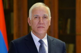 Президент Армении сфотографировался у гроба Елизаветы II в нарушение правил