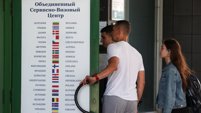 Туроператоры назвали страны, продолжающие выдавать шенгенские визы российским туристам