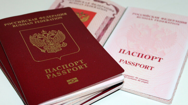 РИА Новости: в регионах предупреждают о приостановке выдачи биометрических загранпаспортов