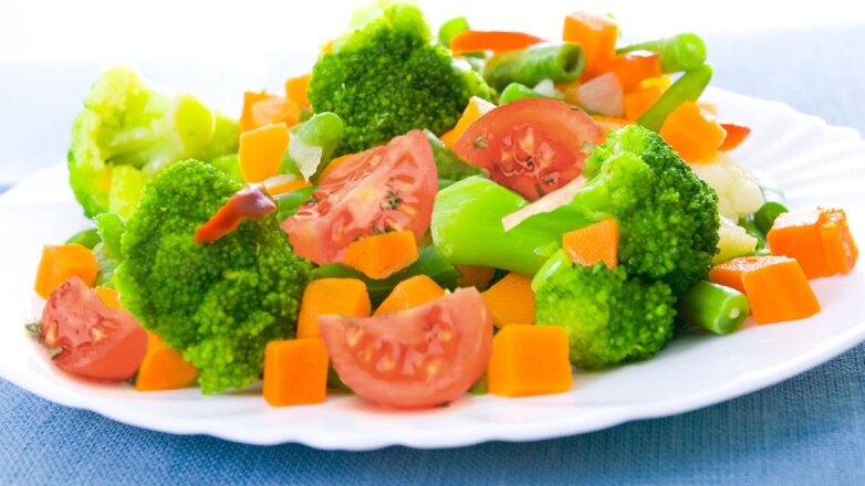Рецепт на зиму: пряный салат из брокколи с овощами
