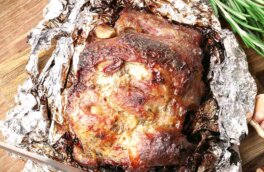 Как запечь мясо в фольге, чтобы оно получилось вкусным и сочным: лайфхаки