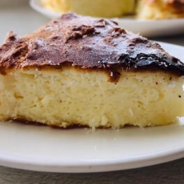 Просто и вкусно: йогуртовый пирог-суфле без муки и масла