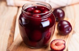 Сливы в сиропе на зиму: рецепт с корицей и ванилью