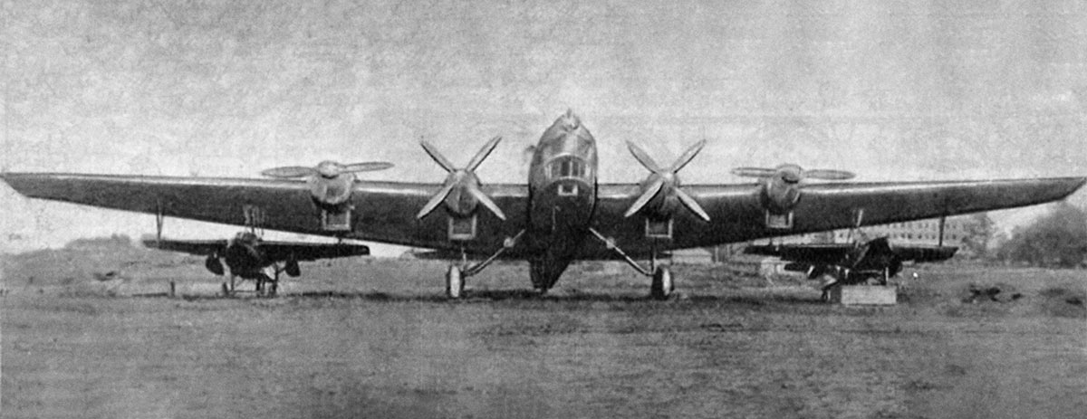 Бомбардировщик ТБ-3 с двумя подвешенными ПСН-1