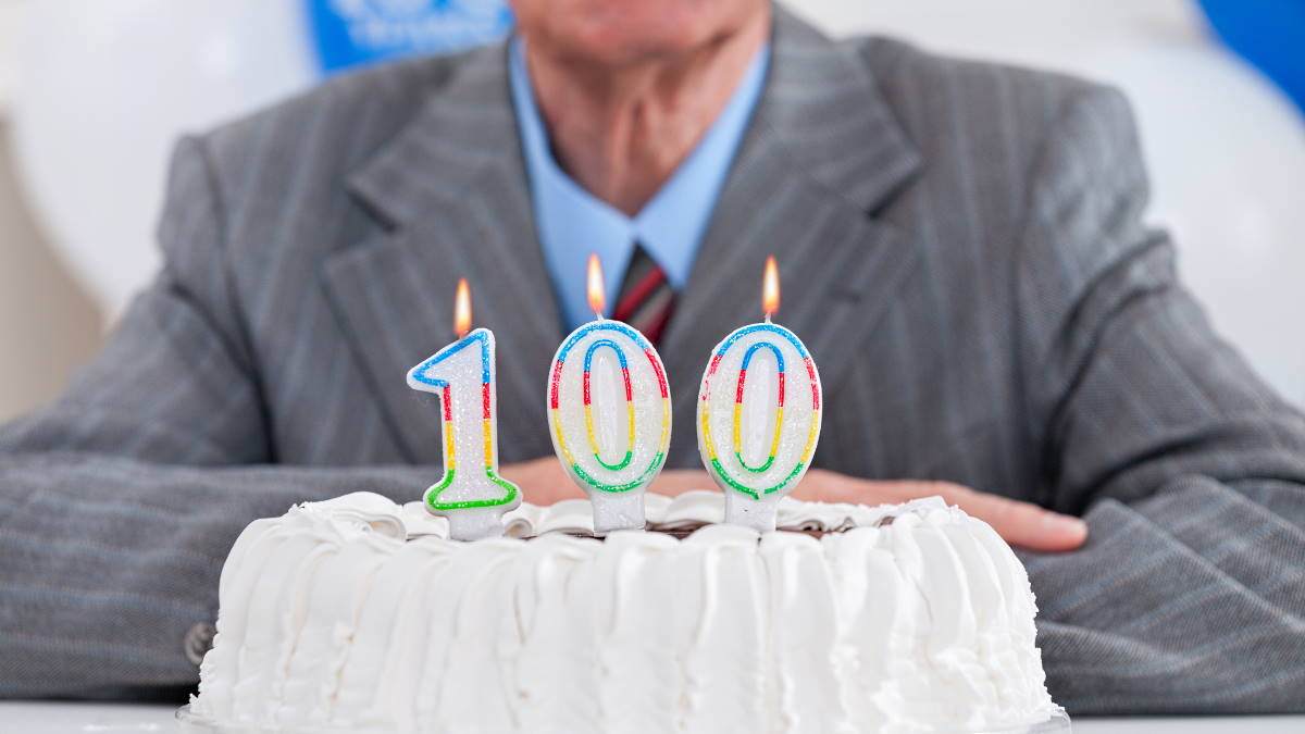 Секреты долголетия: 100-летний мужчина рассказал о своем девизе