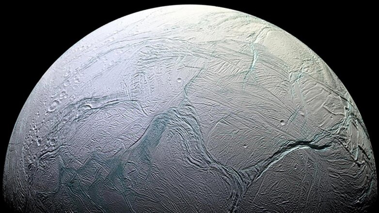 Исследователи обнаружили новые признаки возможной жизни на спутнике Сатурна Энцеладе