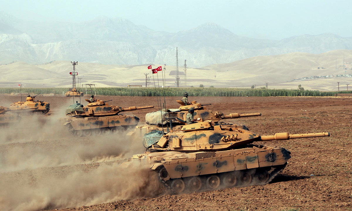 Танки турецкой армии во время учений в Силопи