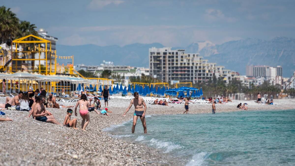 Более 2 миллионов туристов из России побывали в турецкой Анталье с начала 2022 года