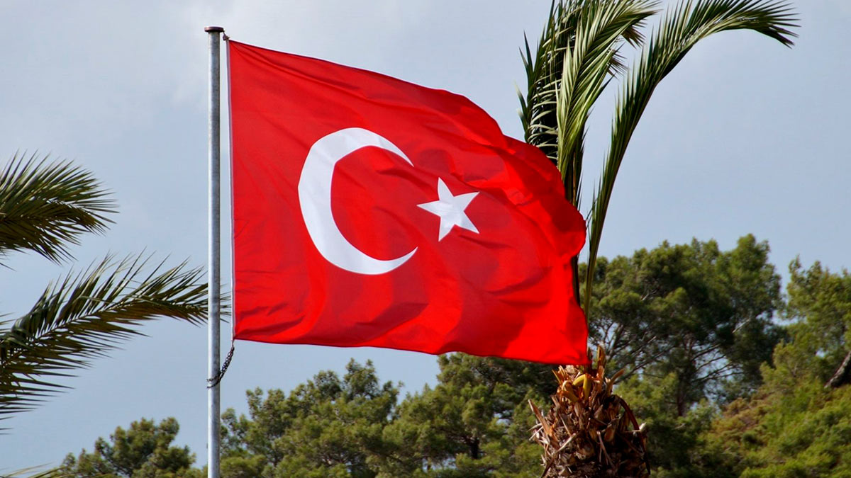 Российские туристы пока не могут оформить турецкую банковскую карту Troy