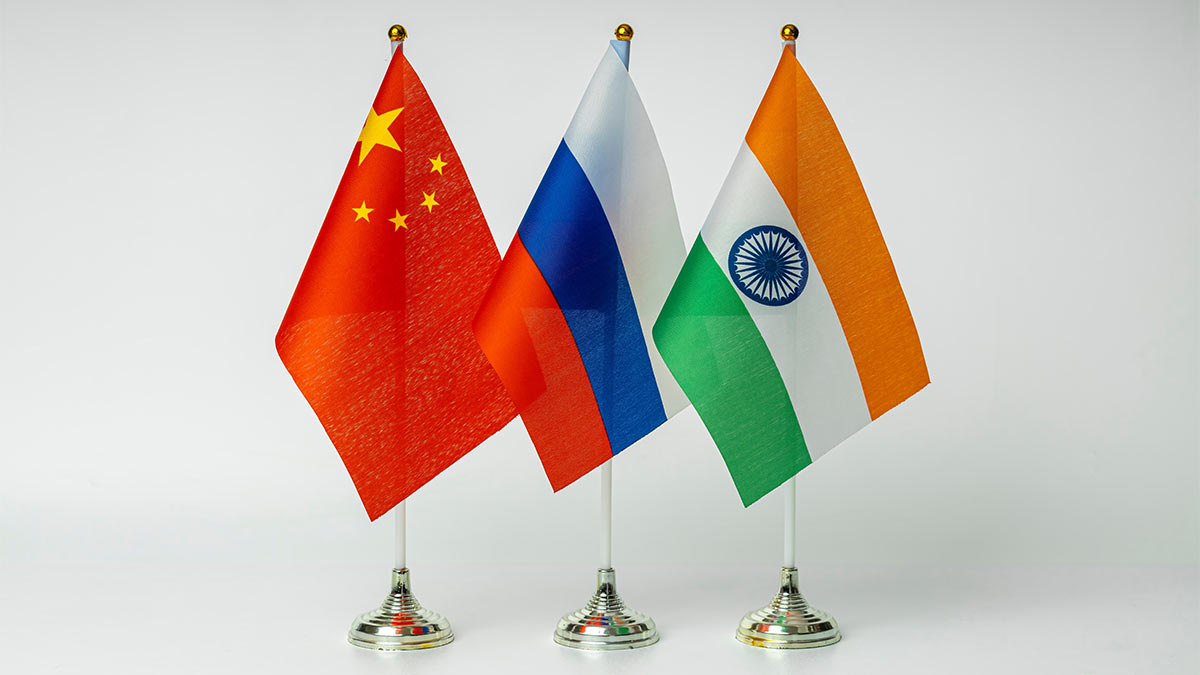 Путин указал на дружеские отношения России с Индией и Китаем