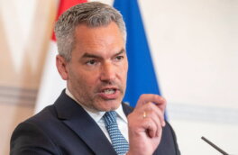Канцлер Австрии назвал допустимыми удары Украины по России