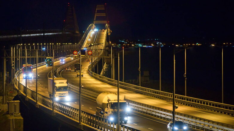 Движение грузового транспорта планируют запустить по Крымскому мосту к вечеру 15 октября