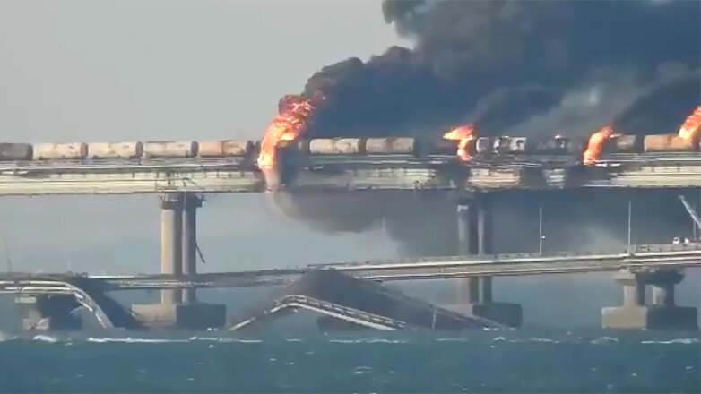 Момент взрыва на Крымском мосту попал на видео