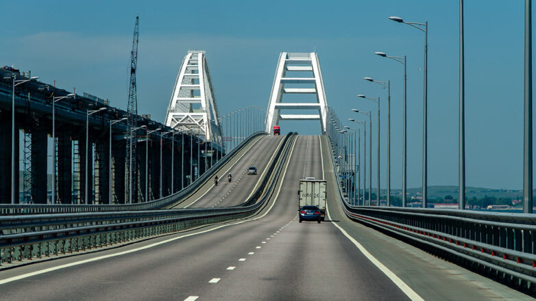 Движение автомобилей по Крымскому мосту возобновлено