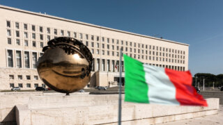 Глава МИД Италии потребовал вызвать посла РФ после решения по активам Ariston