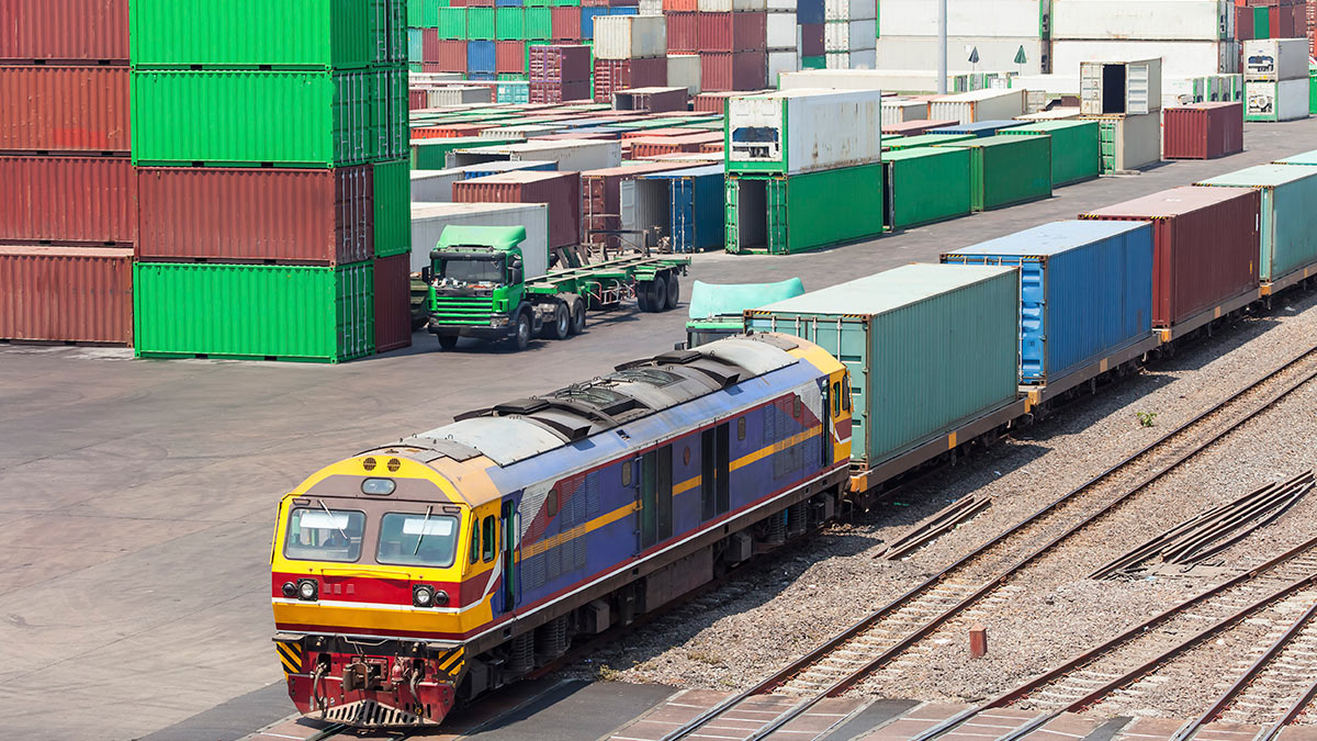 Вагон грузовой железнодорожный. Грузовые перевозки жд. Что такое жд груз. Жд грузовые. Контейнерный поезд.