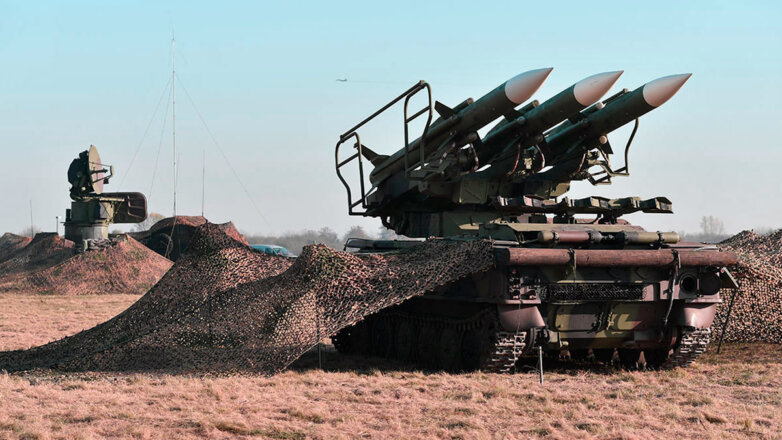 В Севастополе система ПВО сбила беспилотник возле места базирования ВКС России