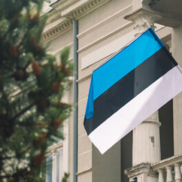 Власти Эстонии не разрешили обучение на русском языке в школах Нарвы