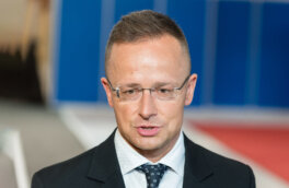 Европе нужен пакт демократии, чтобы освободиться от либеральной диктатуры, заявил Сийярто