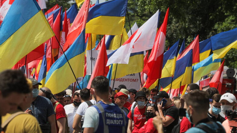 Деятельность 12 "пророссийских партий" окончательно запретили на Украине