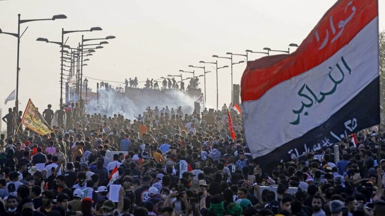 В Ираке протестующие потребовали изменить политический режим до 25 октября