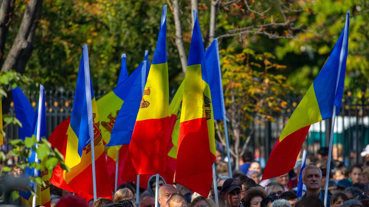 Протестующие в Кишиневе пикетировали президентский дворец