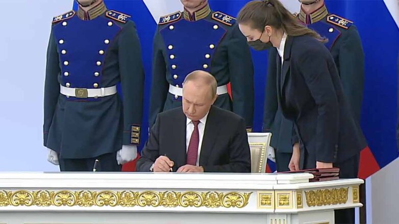 КС рассмотрит обращения Путина о проверке договоров о присоединении новых регионов к РФ