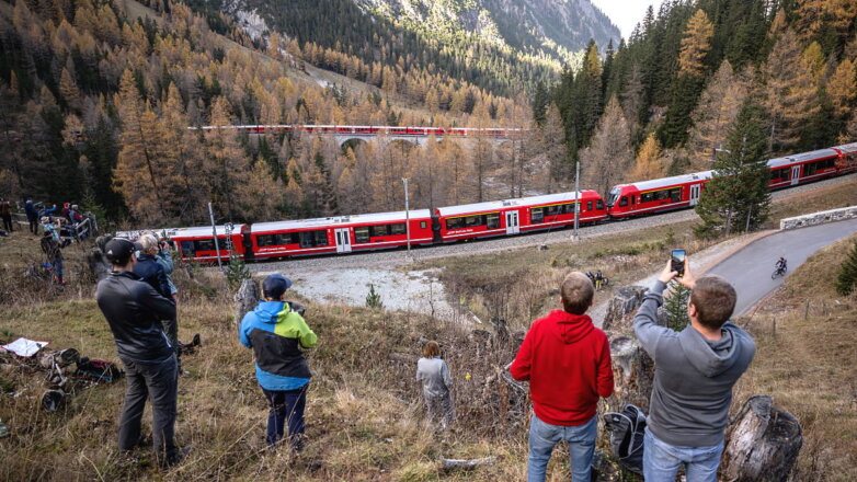СМИ: в Швейцарии установлен рекорд по самому длинному пассажирскому поезду в мире