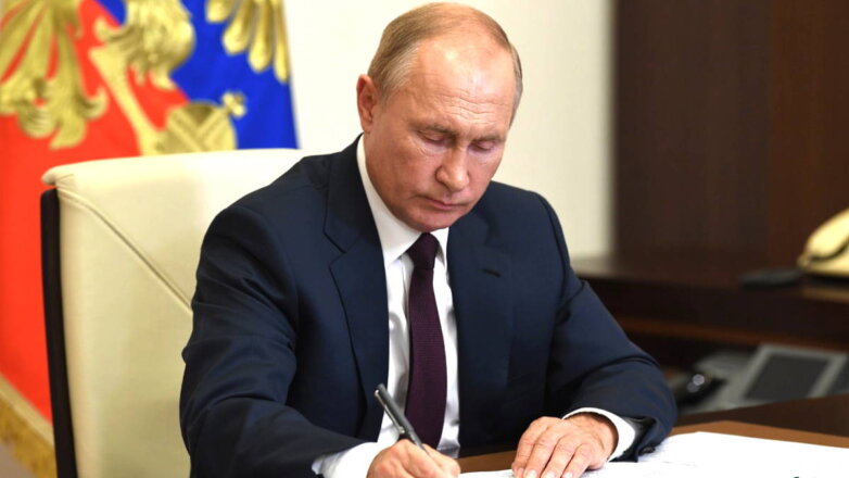 Президент России подписал закон, запрещающий иноагентам быть кандидатами на выборах