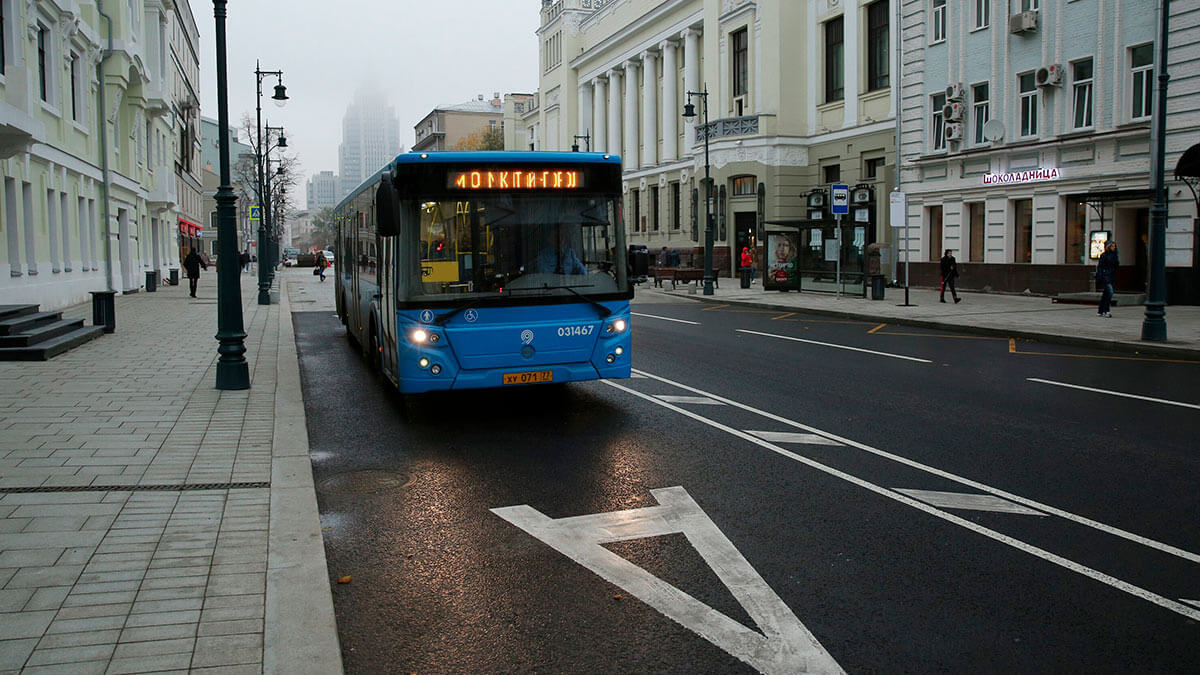 В 3 округах Москвы появятся новые выделенные полосы для общественного транспорта
