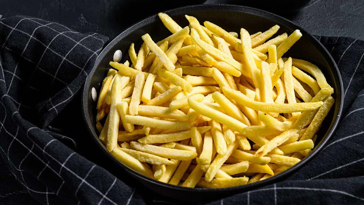 Не хуже McDonald’s: как пожарить картофель фри на сковороде у себя на кухне