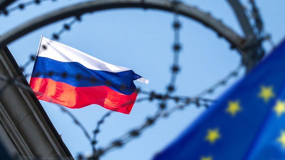 Санкции ЕС против РФ распространяются почти на 2000 физлиц и организаций