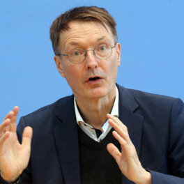 В Германии разразился скандал из-за министра, заявившего о "войне с Путиным"