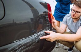 Зацепил и скрылся: что делать при повреждении припаркованной машины неизвестным