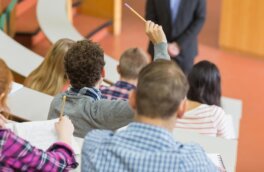 Рособрнадзор объявил предостережения СПбГУ, МГЛУ и ВолГАУ за нарушения