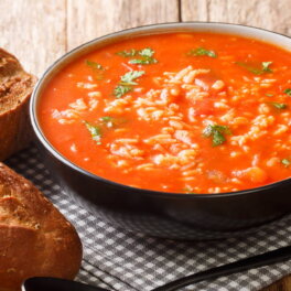 30 минут на кухне: томатный суп с рисом