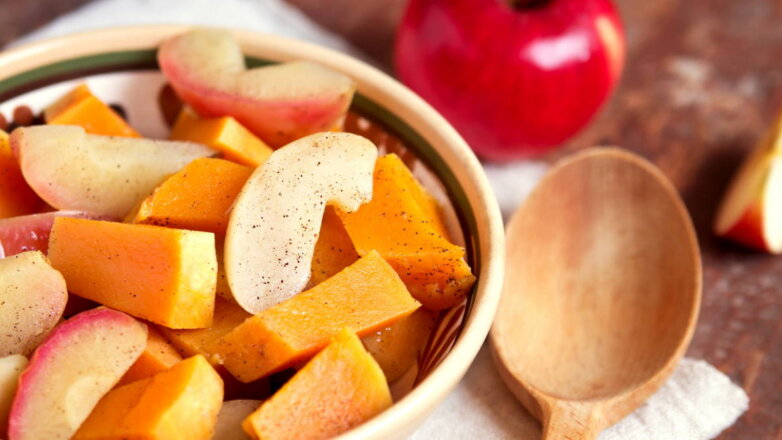 30 минут на кухне: тыква с яблоками и медом в духовке