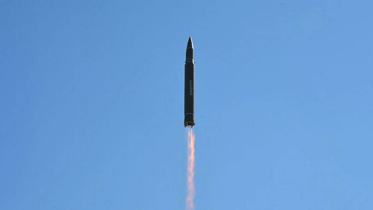 Северная Корея запустила 2 баллистические ракеты в сторону Японского моря