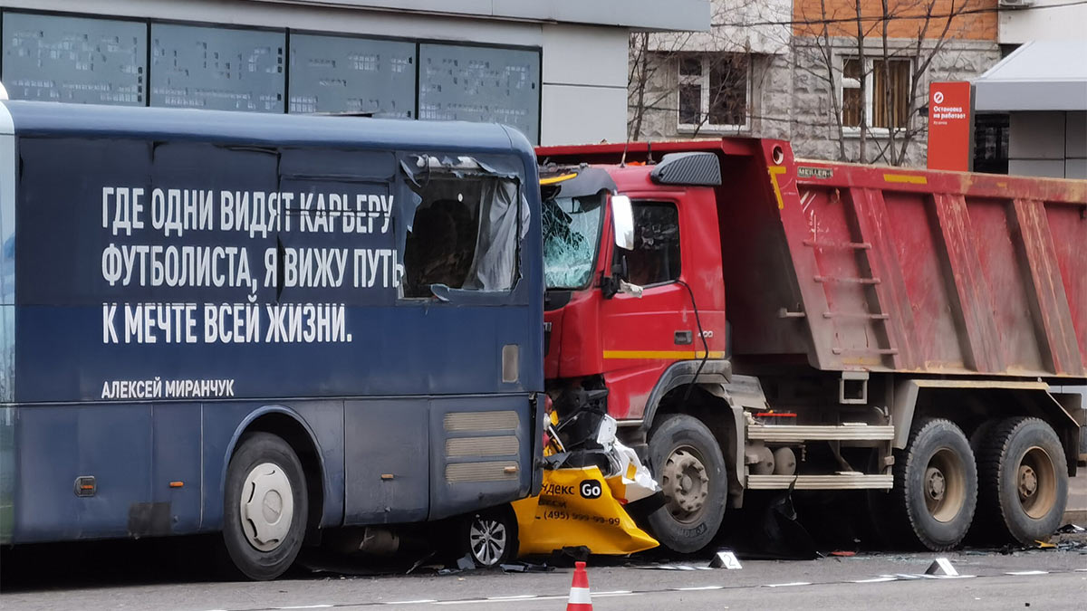 Задержан водитель грузовика, раздавивший такси на улице 1905 года в Москве