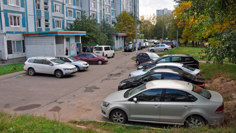 Россиянам напомнили о штрафах за неправильную парковку во дворе дома