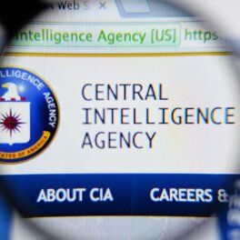 Исследование причастности РФ к выборам президента США 2016 года политически мотивировано и содержит ошибки, признало ЦРУ