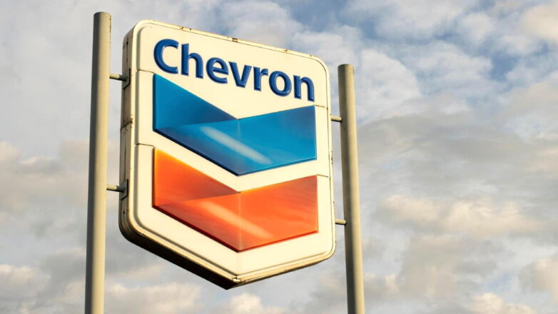 США разрешили Chevron импортировать нефть из Венесуэлы