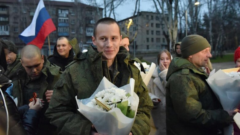 Вернувшихся из украинского плена военнослужащих встретили в ДНР